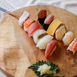 大きな大きな丸いカッティングボード(耳つき)の画像