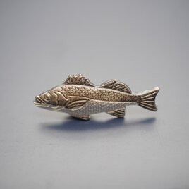 狙いを定めてワイルドに丸呑み【シーバス】釣好き、お魚好きの心をくすぐるピンズ（全22種類）の画像