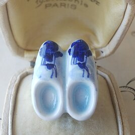 ヴィンテージ　デルフトBlue　ちいさなちいさな靴の陶磁器製ブローチの画像
