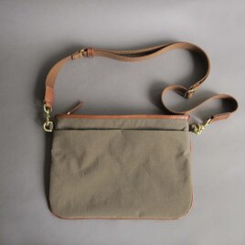 n×l flat shoulder bag (greige×brown)の画像