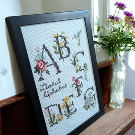 刺繍キット　花のサンプラーの画像