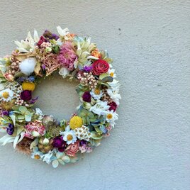 アンティークな お花いっぱい色とりどりのリース　の画像