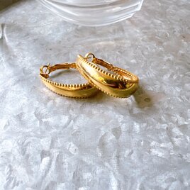 P660-ヴィンテージピアス U.S.A. 1980s Gold Tone Oval Hoopsの画像