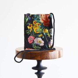 １点限定　ボタニカル花柄リネン　スマホポーチ　ブラックの画像