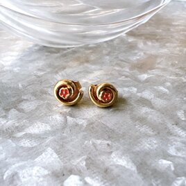 PA330-【 AVON 】エイボン・ヴィンテージピアス Gold Tone Swirl Red Flowerの画像