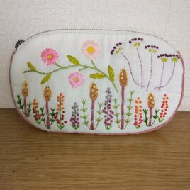 花の刺繍ポーチ　69の画像