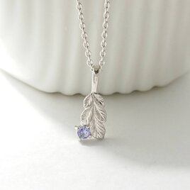 SILVER925　リーフとタンザナイトのネックレス