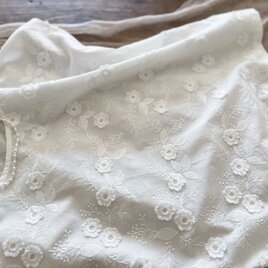 2025年度版♡●フランス立体お刺繍ブラウスの画像