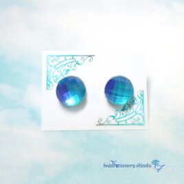 ホワイトシェル×クリスタル スタッドピアス＊Blue＊8mmの画像