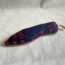 shoe shoe shoe 刺繍のチャームNo.4の画像