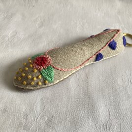 shoe shoe shoe 刺繍のチャームNo.6の画像
