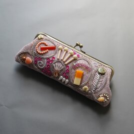 眼鏡ケースにも　ビーズ刺繍のペンケースがま口 17　さくらピンク　一点もの　送料無料　クリスマス　母の日　ギフトの画像
