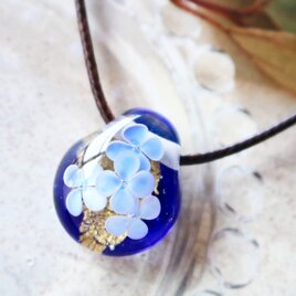 紫陽花のとんぼ玉ガラスペンダント（小サイズ）の画像