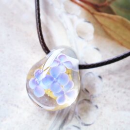 紫陽花のとんぼ玉ガラスペンダント（小サイズ）の画像