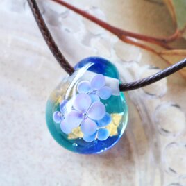 紫陽花のとんぼ玉ガラスペンダント（小サイズ）の画像