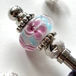 かんざし　水色とピンクの花のとんぼ玉　青　ブルー　一本挿し　一本簪　涼しげ　ガラス　トンボ玉　蜻蛉玉の画像