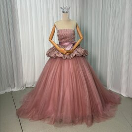 カラードレス ピンク ベアトップ 編み上げ 可愛い プリンセスライン もこもこドレス ラッフルフリル 花嫁の画像
