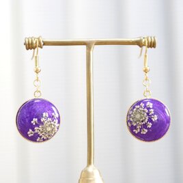 レジンアート　ラウンドピアス〈夕闇と花売り〉の画像