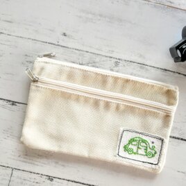 車の刺繍ワッペン　帆布風ポーチ　小物入れ　生成り　マチなし　Sサイズ　名入れ　ダブルファスナーの画像