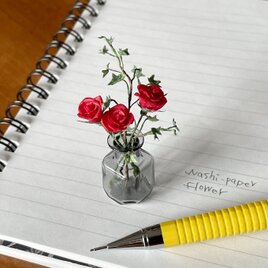 《和紙の花》花瓶＆赤バラとグリーンアイビーの花束の画像