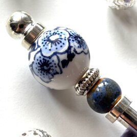 かんざし　紺色の梅の陶器ビーズ　一本挿し　一本簪　春夏　和風　青　ブルー　白　ホワイト　花　フラワーの画像