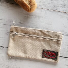 パンの刺繍ワッペン　帆布風ポーチ　小物入れ　ペンケース　ベージュ　マチなし　Sサイズ　名入れ　ダブルファスナーの画像