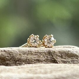 天然ダイアモンド◇K18イエローゴールド／スタッドピアス（ペア）0.05CT TWTの画像