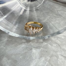 RA98【 AVON 】エイボン・ヴィンテージリング Gold Tone Marquise Cut Cubic Zirconiaの画像