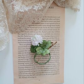 染め布花☆四つ葉のクローバーとしろつめくさのコサージュの画像