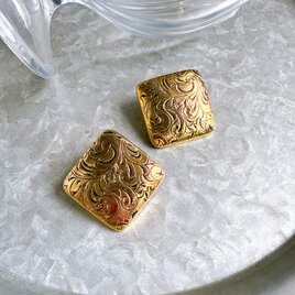 Y1124-ヴィンテージイヤリング U.S.A. Gold Tone Botanical Pattern Squareの画像