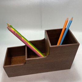 チークのペン立ての画像
