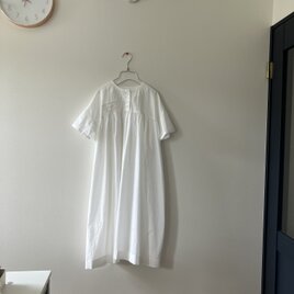 白コットンのロングワンピース（o-op-030)の画像