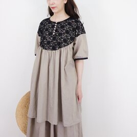 [予約販売] 黒レースのヨークにくるまれて・ワッシャーブラウス（セットアップ可）の画像