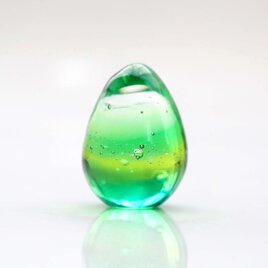 ガラスの雫の小さなオブジェ 「Green Leaves」の画像