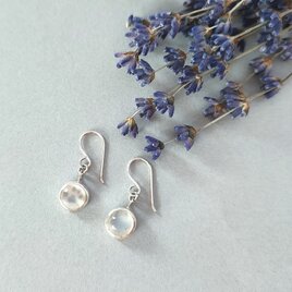 【1点もの】ムーンストーン/猫/肉球/フックピアス/ピアス/白/ホワイト/6月誕生石/誕生石/丸の画像