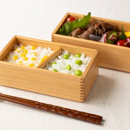 黒木クラフト工房・みやざき杉の二段弁当箱（16×8.5cm）※仕切りつきの画像