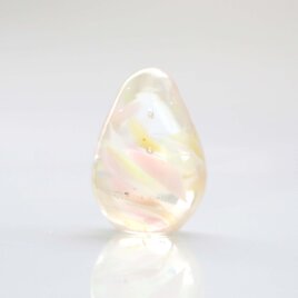ガラスの雫の小さなオブジェ 「花びらの舞 ピンク」の画像