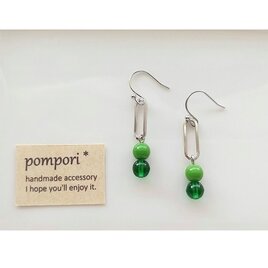 オーバルとビーズのピアス（グリーン系）の画像