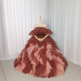 美品！カラードレス ピンク ブラウン オフショルダー プリンセスライン デザイン感 編み上げ 前撮りの画像