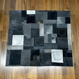 ブラックデニム★約110×100㎝角★マルチマット　マルチカバー★デニムパッチワーク★デニムリメイクのコピーの画像