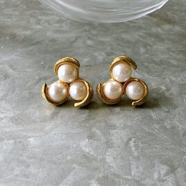 PA337-【 AVON 】エイボン・ヴィンテージピアス Gold Tone Faux Pearl Botanicalの画像