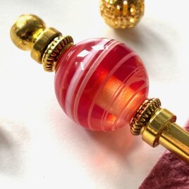 かんざし　夏祭りのヨーヨーの様な赤のマーブル模様のとんぼ玉　一本挿し　一本簪　涼しげ　夏　トンボ玉の画像