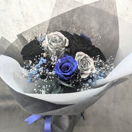 プリザーブドフラワー黒薔薇の魔法シリーズ／黒、シルバー、青薔薇9輪花束の画像