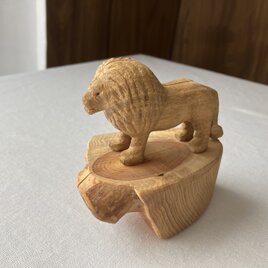 木製彫刻ライオン