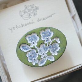 : : : 陶土の草花ブローチ : : : 1372の画像