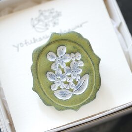 : : : 陶土の草花ブローチ : : : 1373の画像