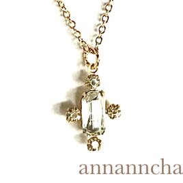 【ヴィンテージ　swarovski 　クリスタル　クロス　十字架　ネックレス】のコピーの画像