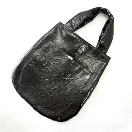 エナメル革のドロップ型トートバッグ(花柄)の画像