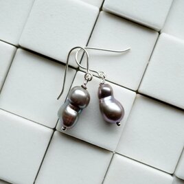 双子パールの艶やかピアス（A）の画像