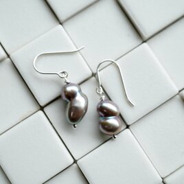 双子パールの艶やかピアス（B）の画像